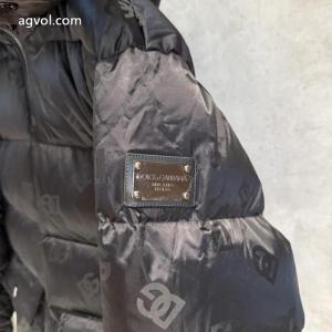 新作入荷定番 2026新年度人気入荷 映え度MAXダウンジャケットDolce&Gabbanaブランド スーパー コピー 優良