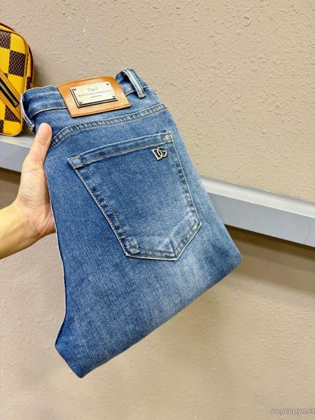 ジーンズブランド 偽物トレンド感のある 首胸ロゴ 2025年限定発売新品Dolce&Gabbana 0